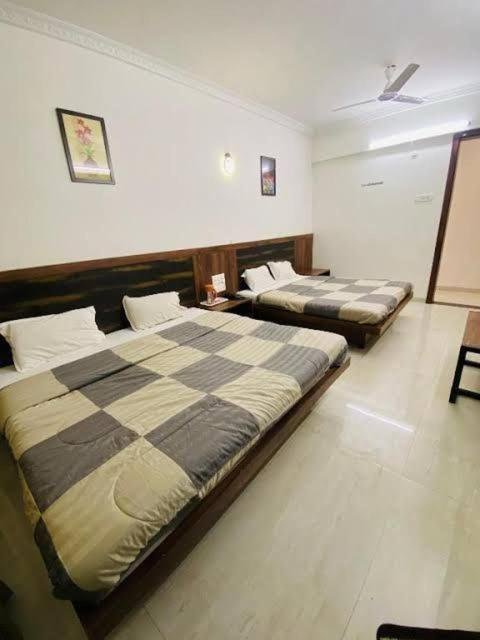 Hotel Shree Sai 舍地 外观 照片