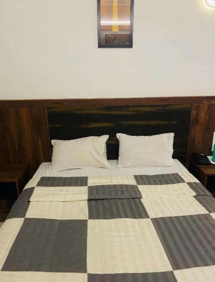 Hotel Shree Sai 舍地 外观 照片